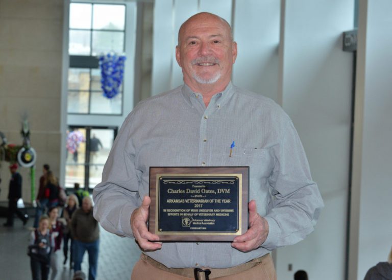 Dr. David Oates named 2017 Veterinarian of The Year Arkansas